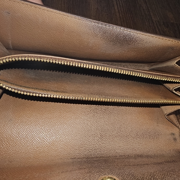 Louis Vuitton Classic Sarah Wallet - Picture 5 of 6